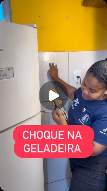 Mockup de rede social de profissional parceira do Robozin