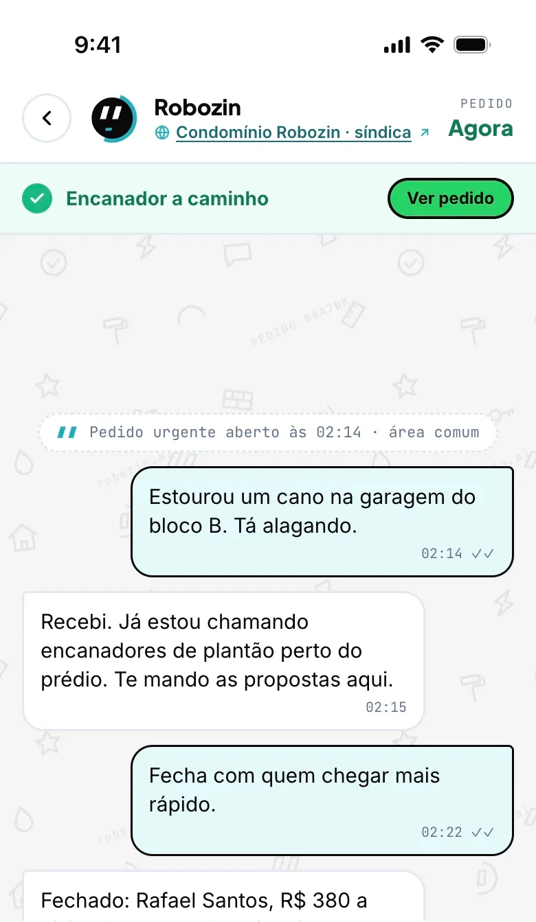 Conversa com a Robozin de madrugada: o síndico avisa a emergência e o profissional de plantão já está a caminho.